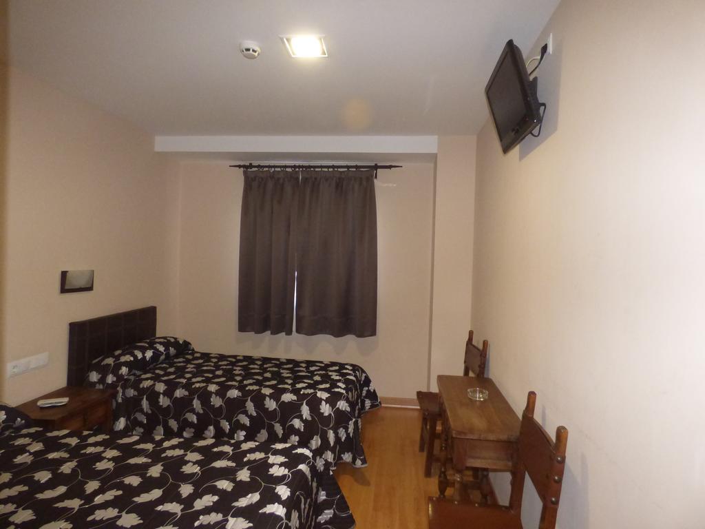 Hostal La Perdiz Sonseca Esterno foto