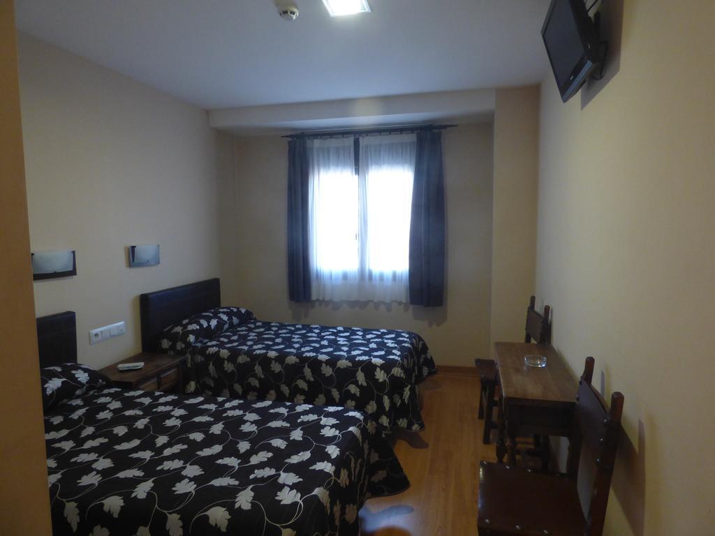 Hostal La Perdiz Sonseca Esterno foto